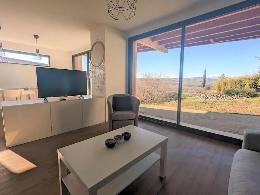 Bienvenue Chez Severine Et Julien Appartement 75M2 Mirefleurs 0*,  France