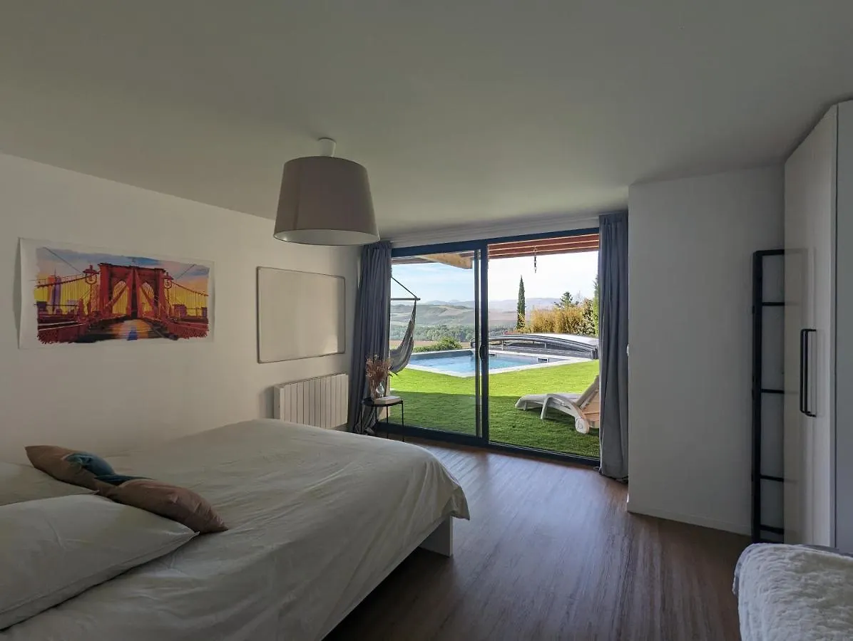 Bienvenue Chez Severine Et Julien Appartement 75M2 Mirefleurs 0*,  France